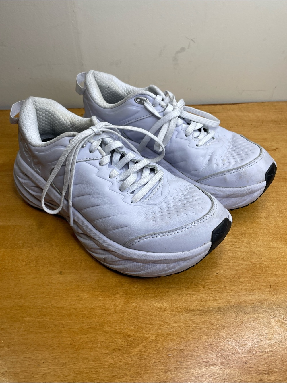Hoka Bondi One One White Leather Athletic Running Shoes.  Size 6.5